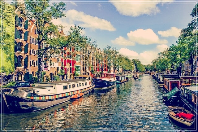 Bateau de croisière dans les Canaux d'Amsterdam.