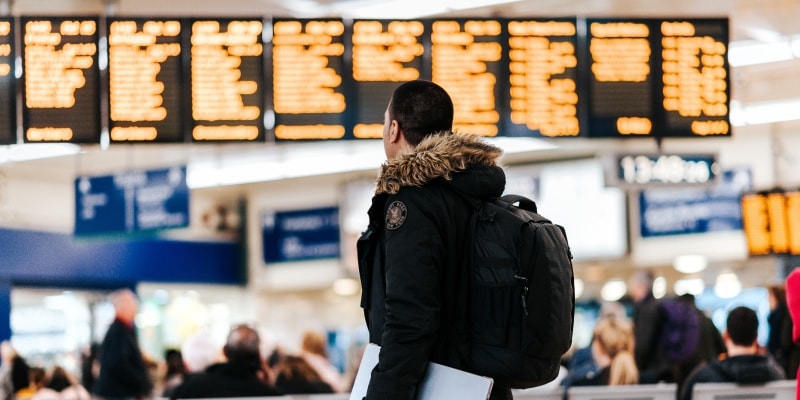 Panneaux affichages dans l'aéroport.