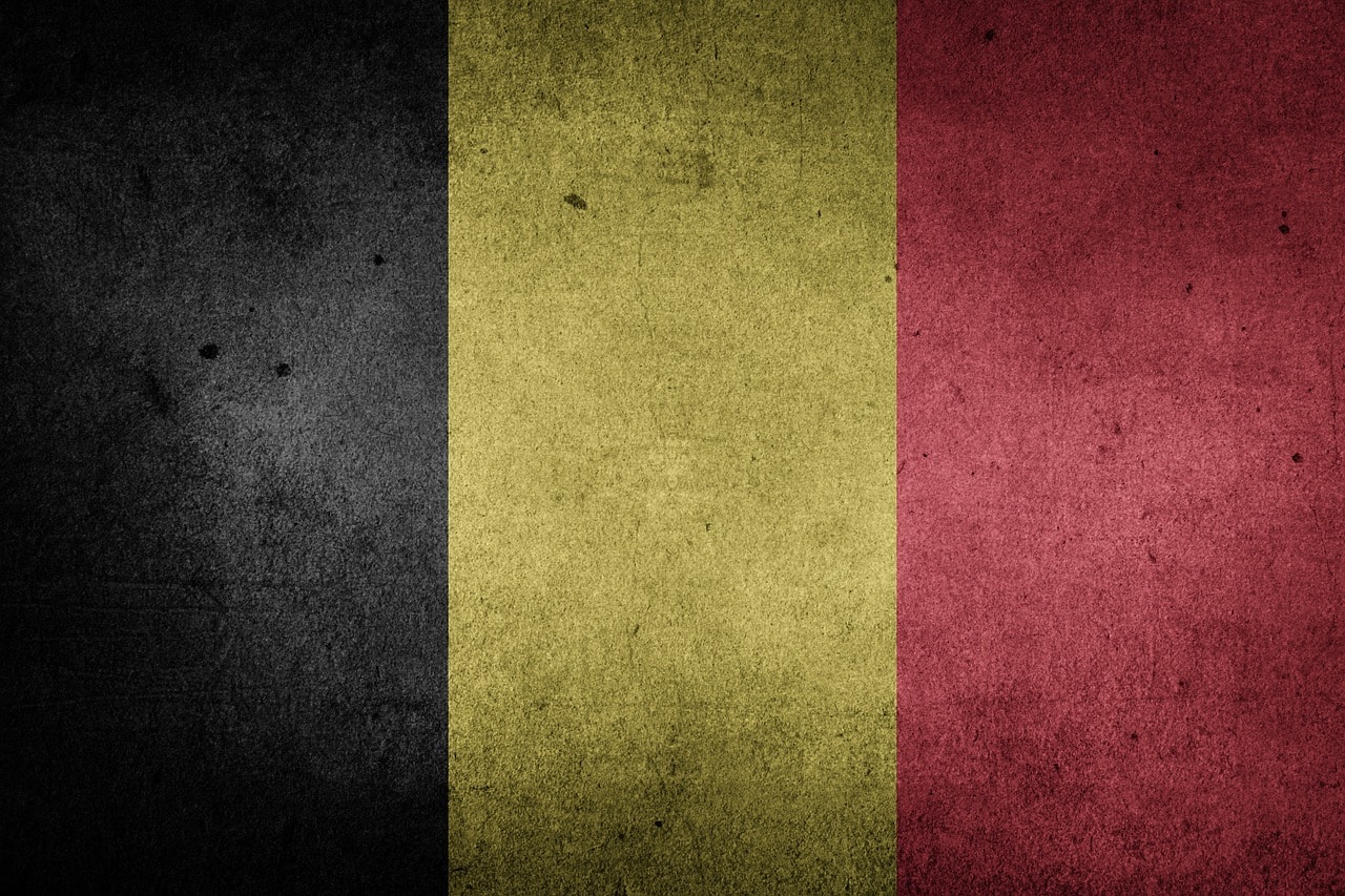 Un vol Belgique pas cher avec Algofly illustré par le drapeau national.