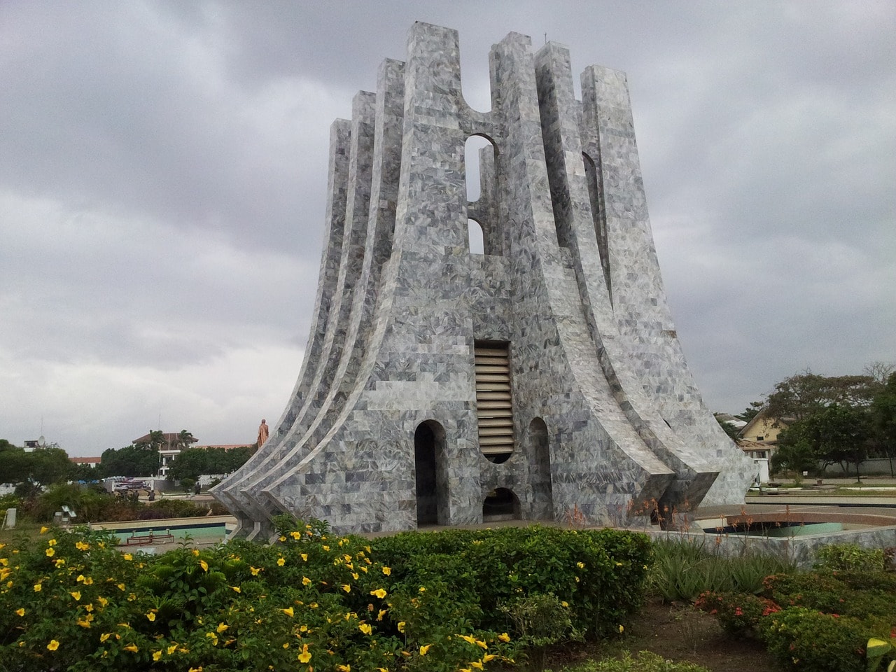 Un vol Ghana pas cher avec Algofly illustré par le monument du Kwame Nkrumah Memorial Park.