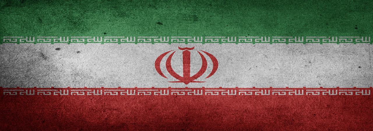 Un vol Iran pas cher avec Algofly illustré par le drapeau national vert, blanc et rouge.