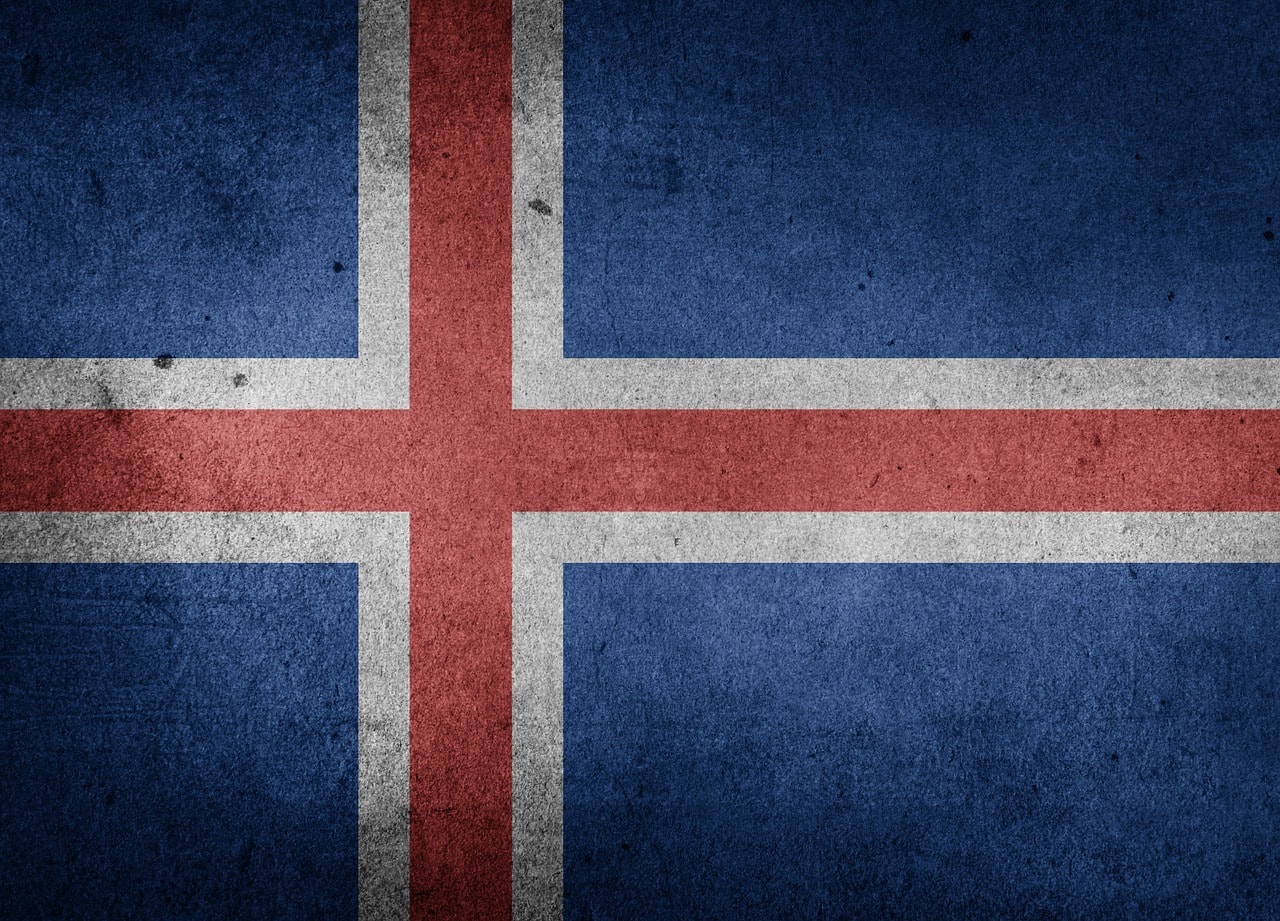 Un vol Islande pas cher avec Algofly illustré par son drapeau bleu national et sa croix au centre.