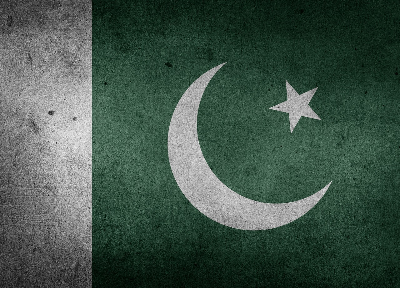 Un vol Pakistan pas cher avec Algofly illustré par le drapeau national blanc et vert avec son croissant et étoile blancs.