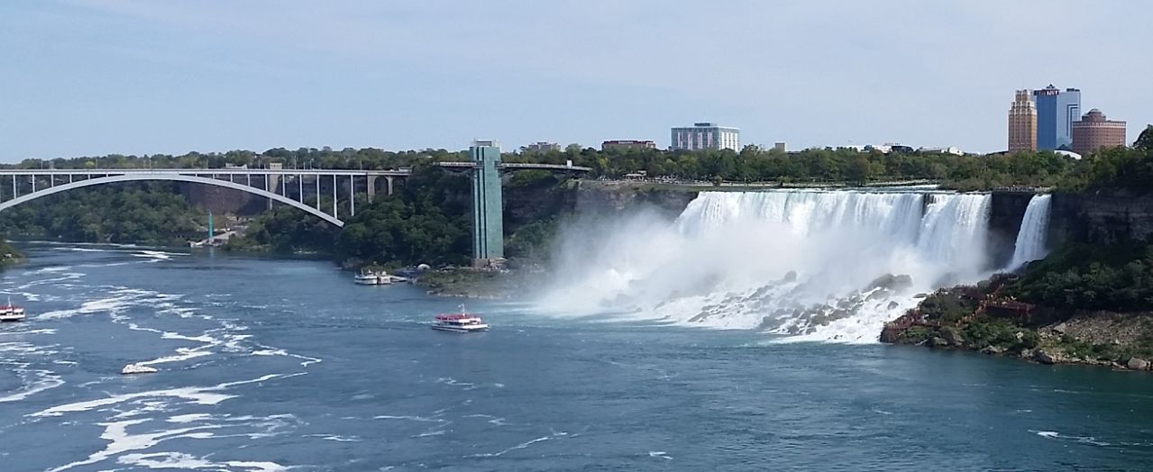 Un vol Quebec pas cher avec Algofly illustré par les chutes de Montmorency.